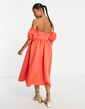 ASOS DESIGN Petite – Djup korallröd balklänning med bar axel och volang