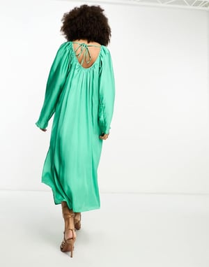 ASOS DESIGN – Ljusgrön midaxiklänning i satin med volanger