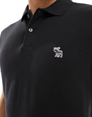 Abercrombie & Fitch – Svart pikétröja med upphöjd logotyp