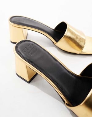 ASOS DESIGN – Hundred – Guldfärgade mules med blockklack