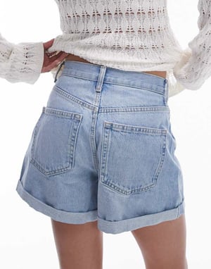 Topshop – Blekta jeansshorts med rullfåll
