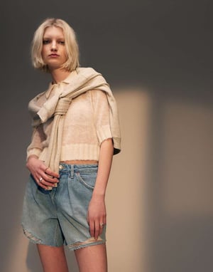 Topshop – Plisserade jeansshorts i blekt färg