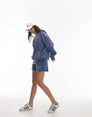 Topshop – Marinblå joggingshorts med broderad vintage-mönster och rå fåll, del av set från Upstate NYC