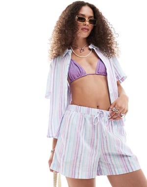 Monki – Flerfärgade randiga linneshorts med dragsko i midjan, del av set