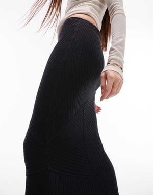 Topsop – Svart ribbad kjol i jerseymodell