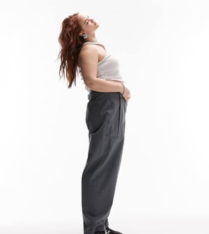 Topshop Curve – Marinblå premiumbyxor med avsmalnande ballongfickor