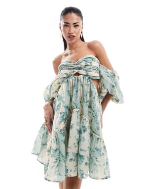 ASOS DESIGN – Blommig miniklänning i voile med bardotmönster och puffärm
