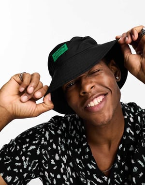 Jack & Jones – Originals – Svart hatt med logotyp