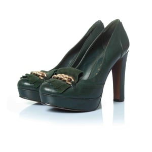 Lola Cruz plateau pumps met gouden ketting