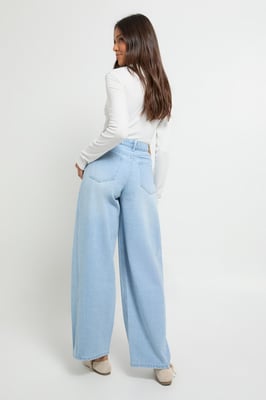 Mid Waist Twisted Seam Barrel Leg Jean