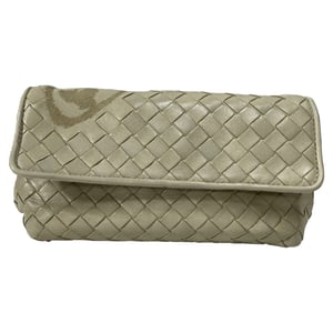 Bottega Veneta Vlinder Intrecciato Flap Clutch Bag in Beige Leder