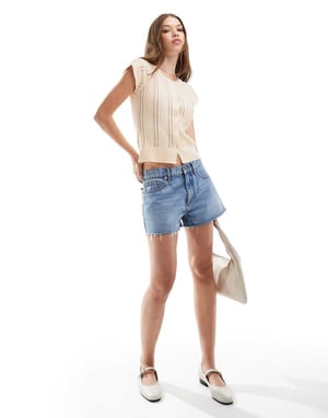 ASOS DESIGN stickad koft med ärm i krämvit