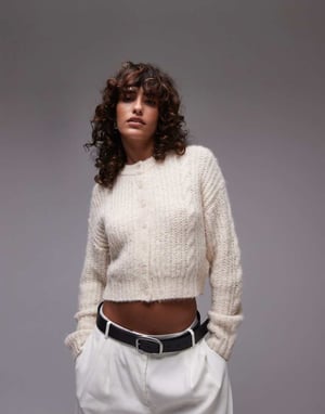 Topshop stickad kort fluffig kabeltröja i krämfärg