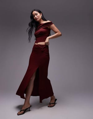 Topshop koordinerad snurrad off shoulder-top i burgund