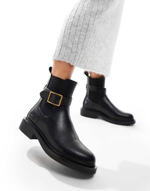 ASOS DESIGN Aurora platta stövlar med spännband i svart