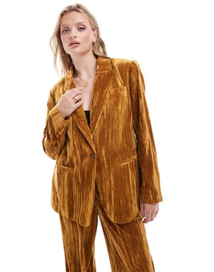 ASOS DESIGN krinklad sammet blazer-set i guld