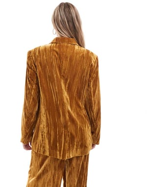 ASOS DESIGN krinklad sammet blazer-set i guld