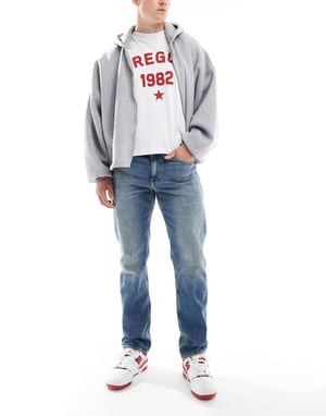 Tommy Jeans Ryan regular raka jeans i sliten mellanblå tvätt