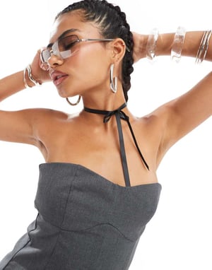Monki strapless mini klänning med drop waist i grå