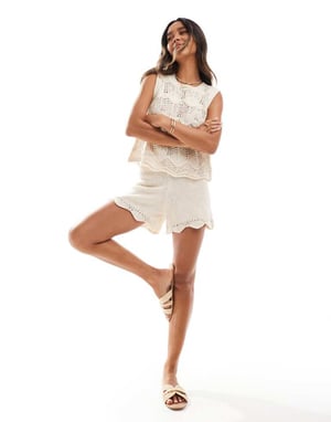 Vero Moda virkade stickade shorts set i krämfärg