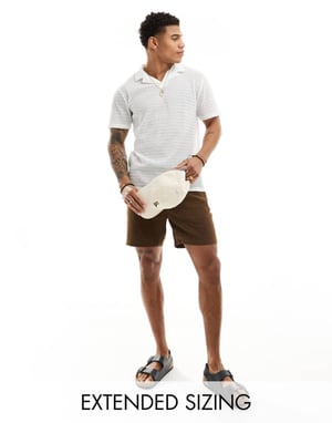 ASOS DESIGN polo med vändkrage i vit virkning