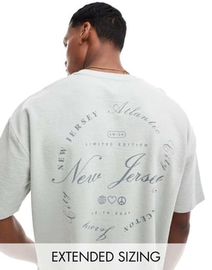 ASOS DESIGN oversized t-shirt med framficka och stadstryck på ryggen i grått
