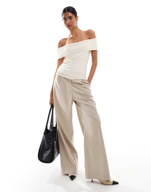 JDY off-shoulder topp i krämfärgad