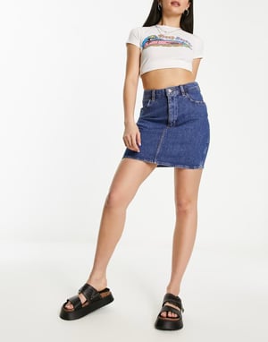 Wrangler hög midja momkjol i mellanblå denim