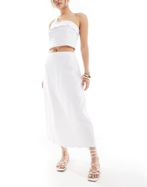 Abercrombie & Fitch koordinerad linne midi kjol med scallopkanter i vitt