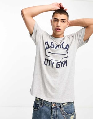 Cotton On avslappnad t-shirt med gymgrafik