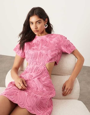 ASOS EDITION broderad satin cornelli utskuren minikläning i rosa