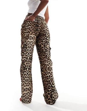 Noisy May cargoj jeans i leopardmönster