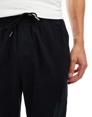 Jack & Jones tapered linnebyxor med cargofickor i svart