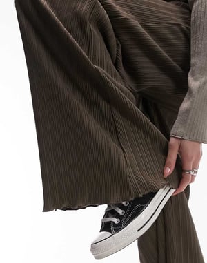 Topshop plisserade vida byxor i khaki