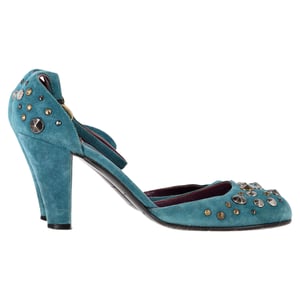 Marc Jacobs pumps med nitar och ankelrem i turkos mocka