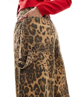 Cotton On vida ben avslappnade jeans i leopardtryckt denim