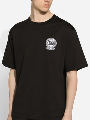 Roman Numerals Crest Embroidered Logo T-Shirt in Black