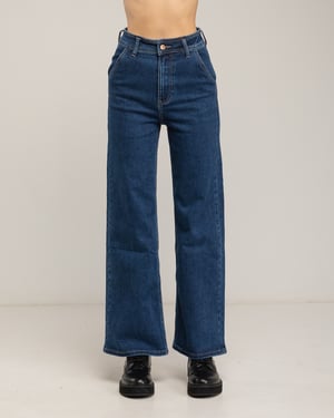 Högmidjad chino-stil