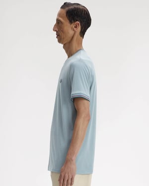 T-Shirt in Light Blue