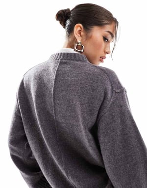 ASOS DESIGN oversized rundhalsad jumper med söm bak i blandning av lammull i kollektionsgrå