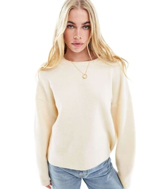 ASOS DESIGN boxig crew neck-tröja i krämfärg