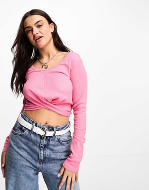 Pieces vriden framtop i pink