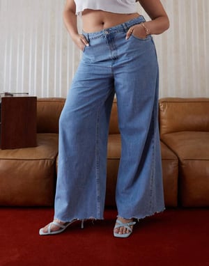 ASOS DESIGN Curve hög midja vida jeans med inknutning i ren blå