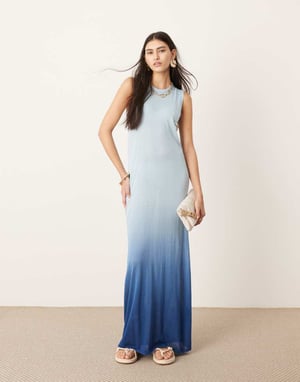 ASOS EDITION virkade genomskinliga ärmlösa maxiklänning i blå ombre