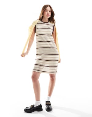 Fred Perry randig virkad klänning i beige