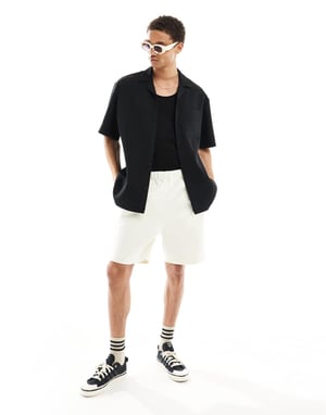 ASOS DESIGN tunga slim bermuda-shorts i scuba-liknande tyg i svart