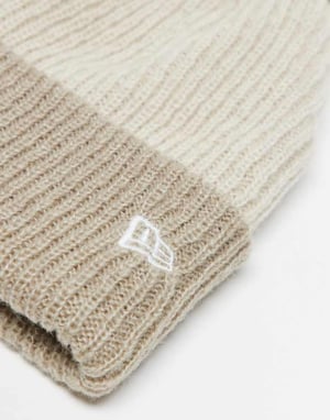 New Era block pom-pom mössa i beige