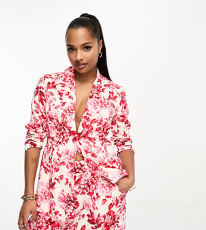 Forever New Petite satinblazer i röd blommig print