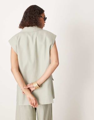 ASOS EDITION lång klänning västkoord i dämpad grön