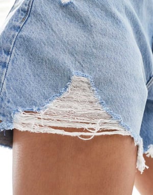 Abercrombie & Fitch baggy passform lågmidjade jeansshorts i ljus tvätt